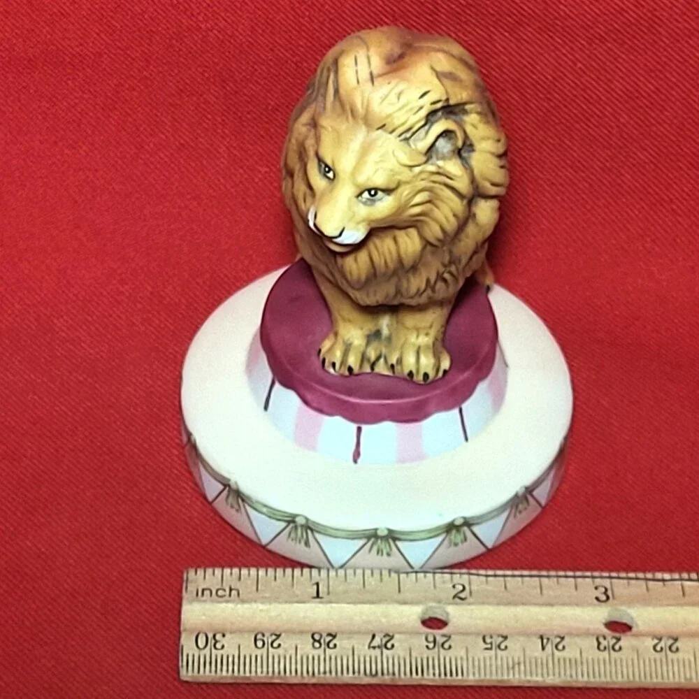 Circus Royale Ceramic Lion Figurine 1983
